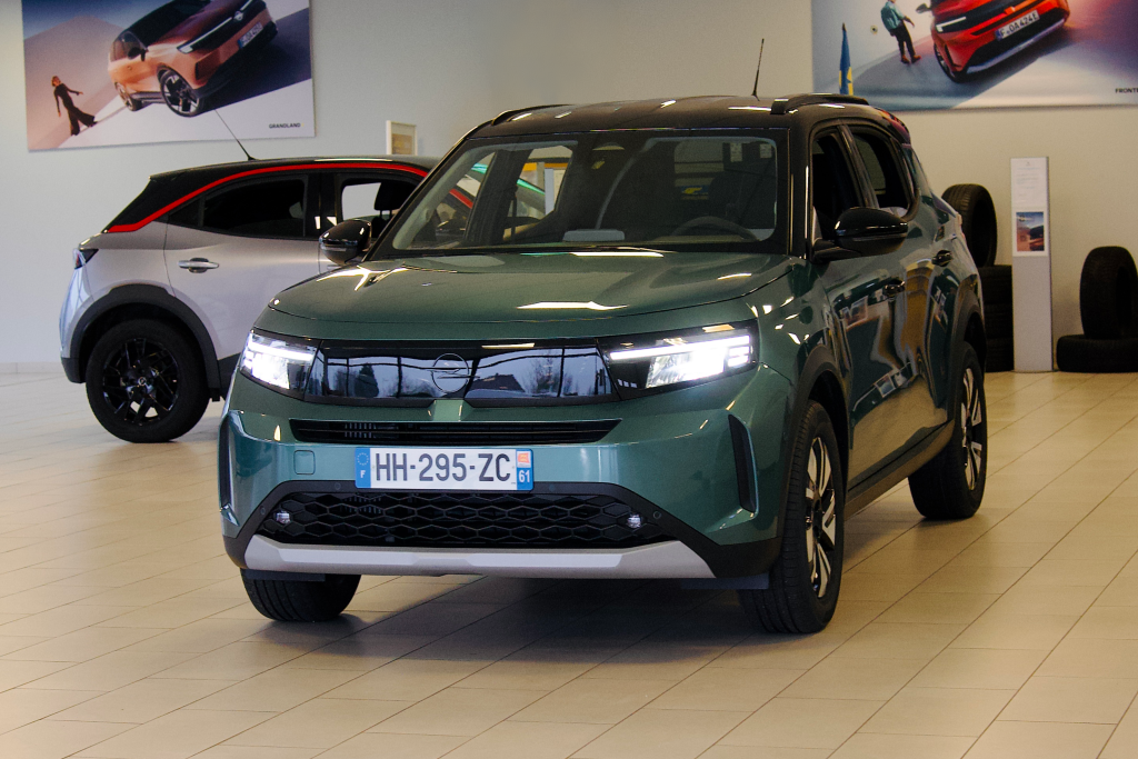 SUV disponible à la location chez First Location Automobiles
